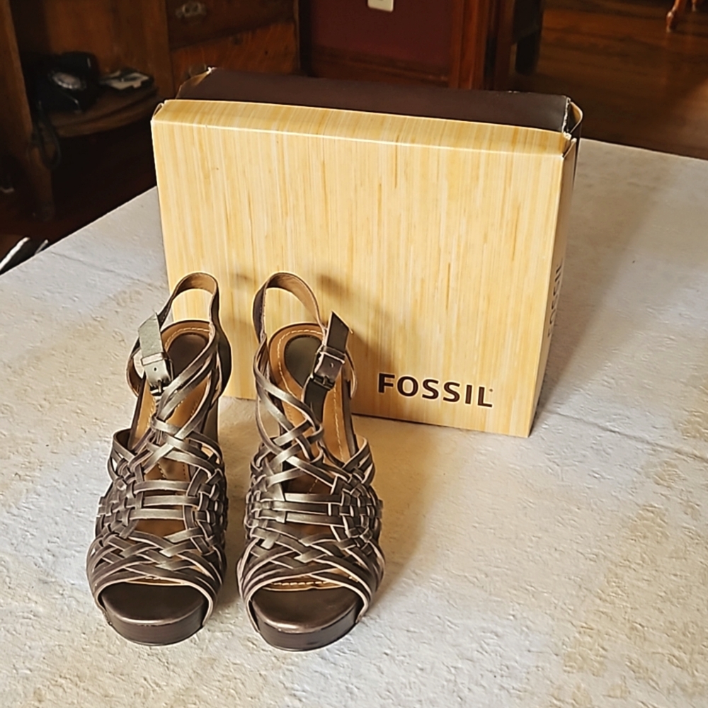 Fossil Wedge Sandal, Size 8, Bronze
